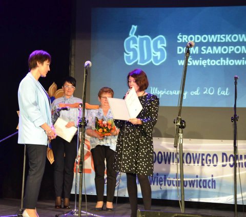 2255281614207027813734283555281517689446016n-171025-0_pl